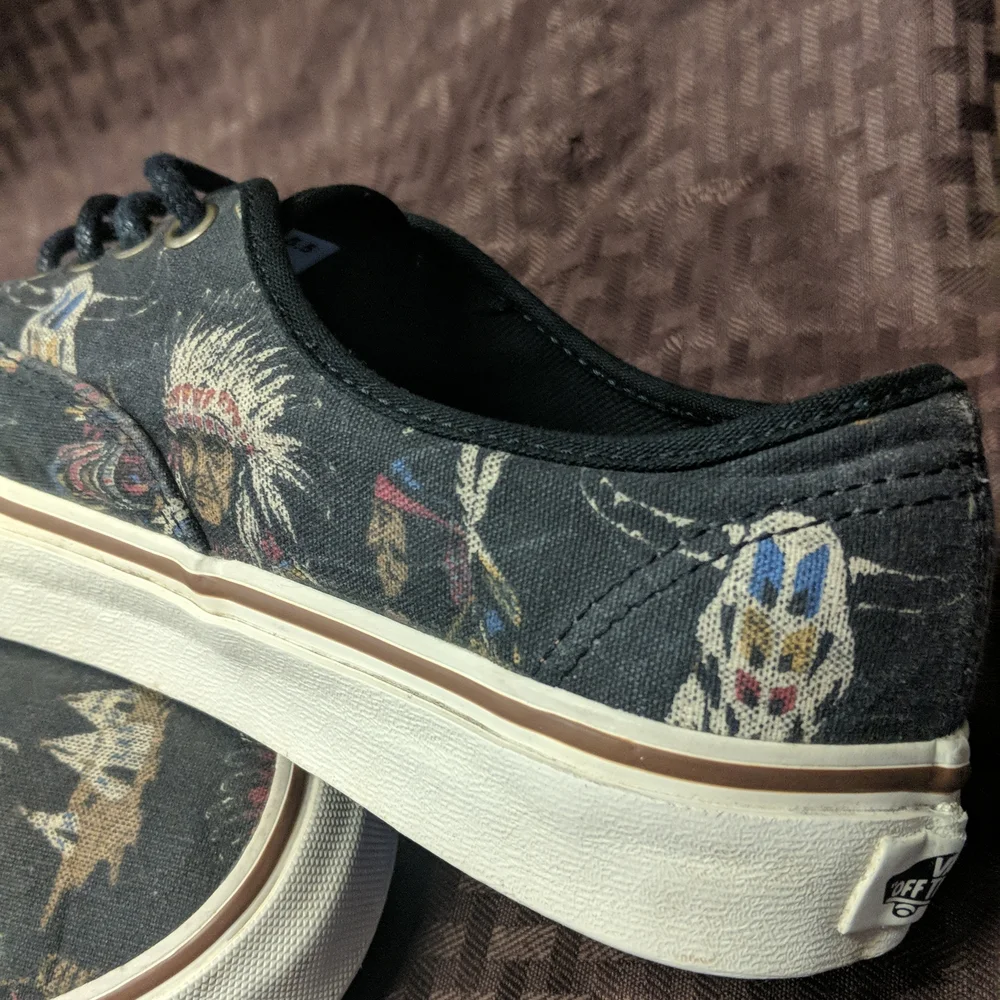 Vans - Picture 10 of 15